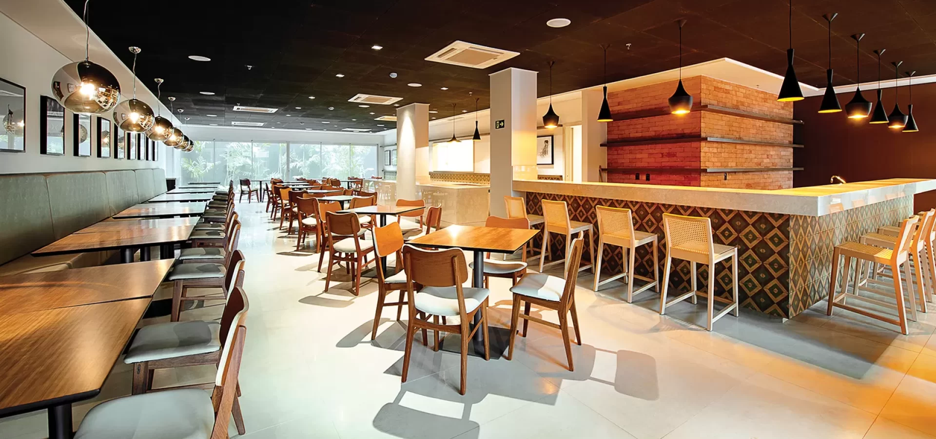 PÁGINA-DUPLA-PROJETOS-(HOLIDAY-INN-SAVASSI)-09---10